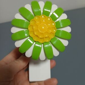 Bath & Body Works Green and Yellow Flower Clip